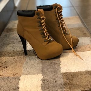 High heels suede mustard color